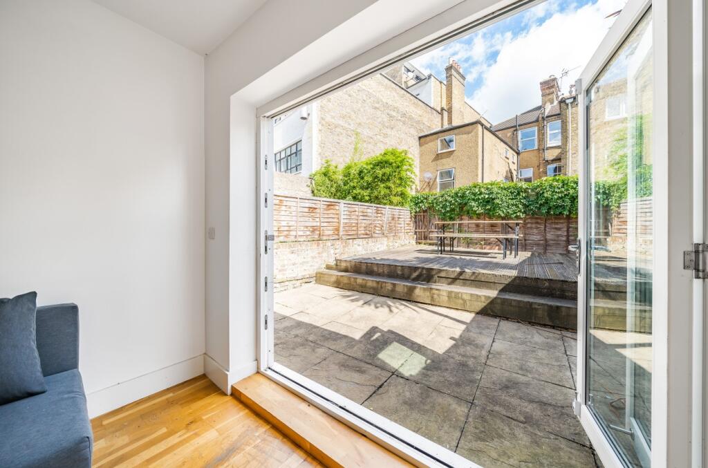 Apartment in London - More