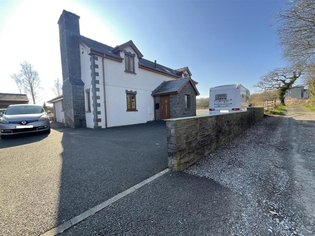 3-bed detached on Blaenau Road, Llandybie, Ammanford, £395,000