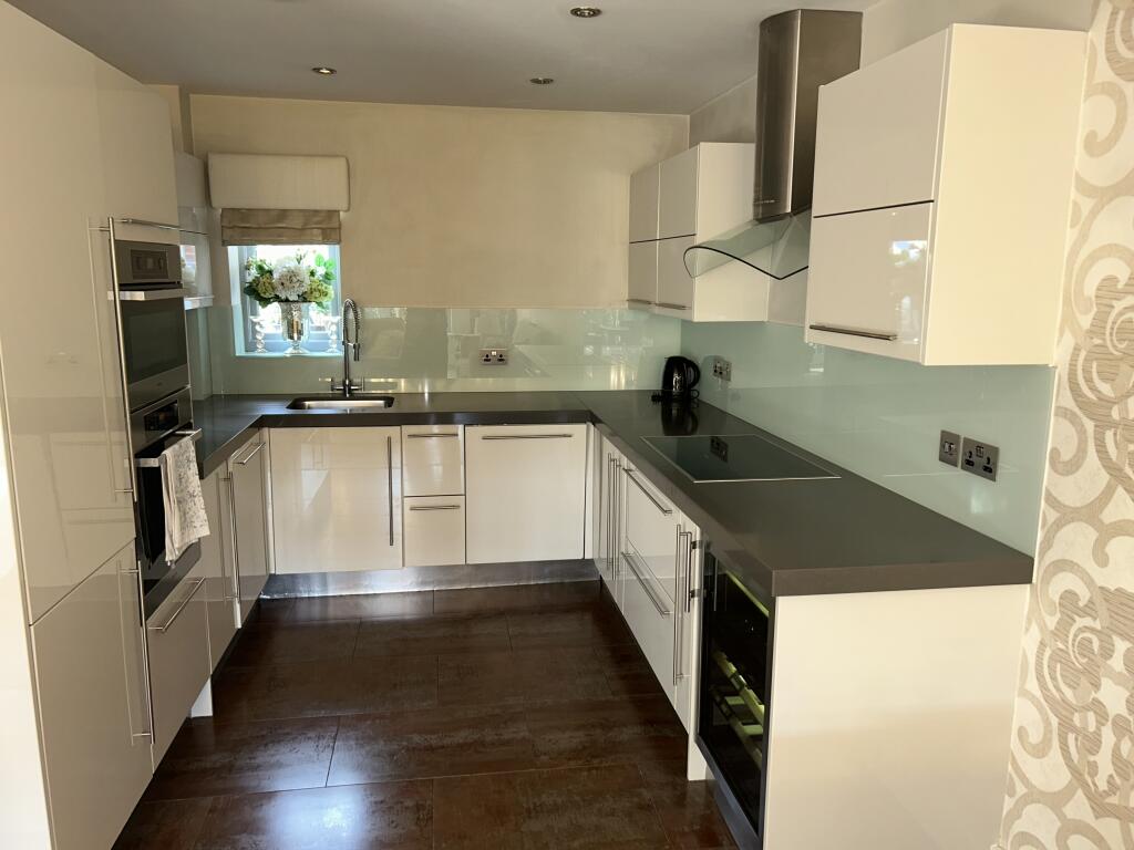 Apartment in Ilford - View 5