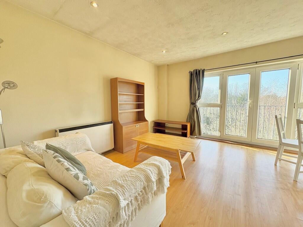 Apartment in Southampton - View 4