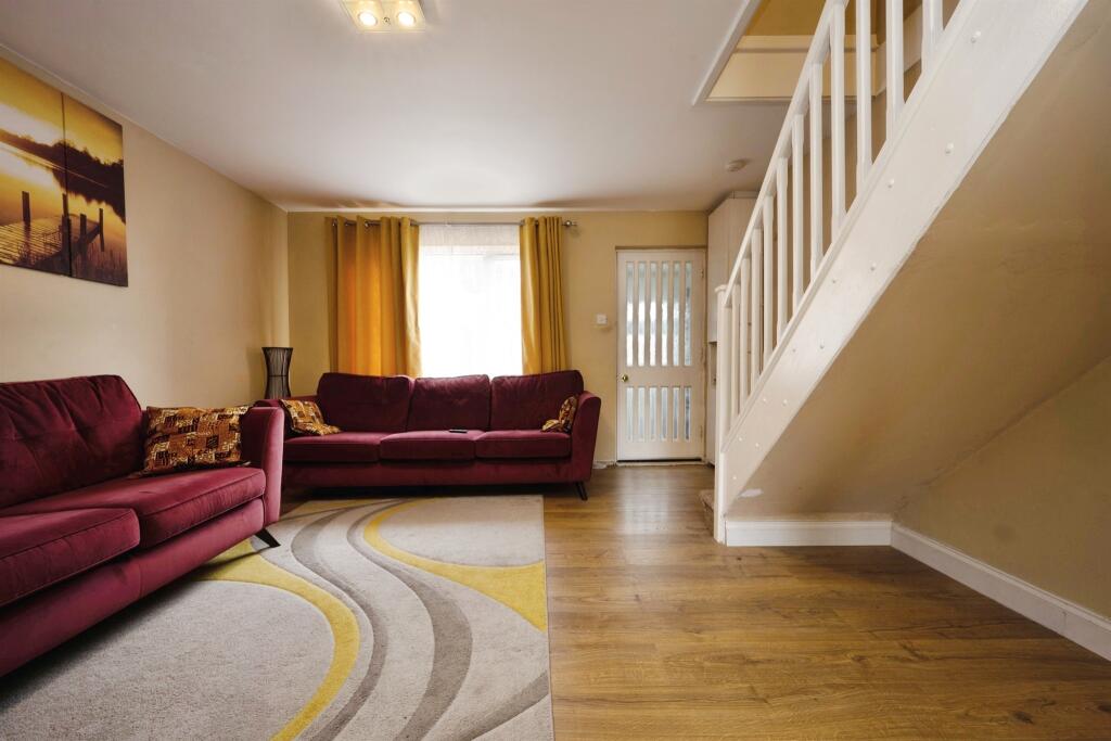 House in Luton - View 5