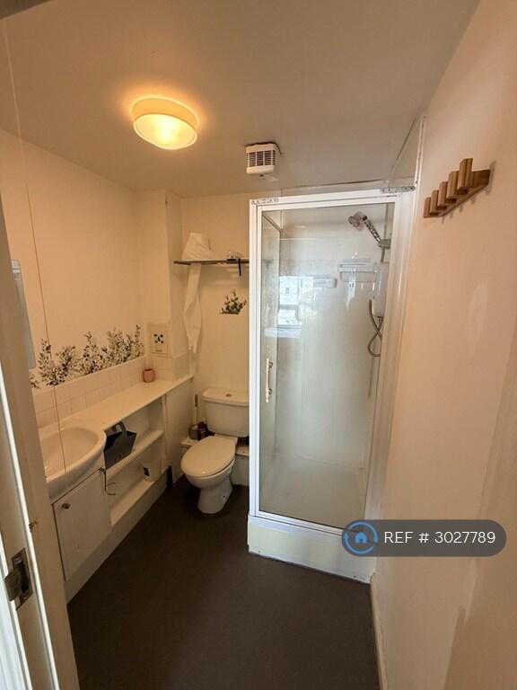 Apartment in Glasgow, Kingston - View 5