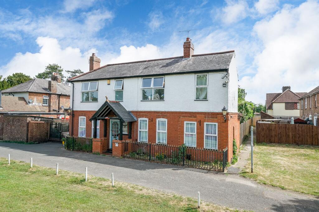 Main image of property: The Green, Caddington, LU1