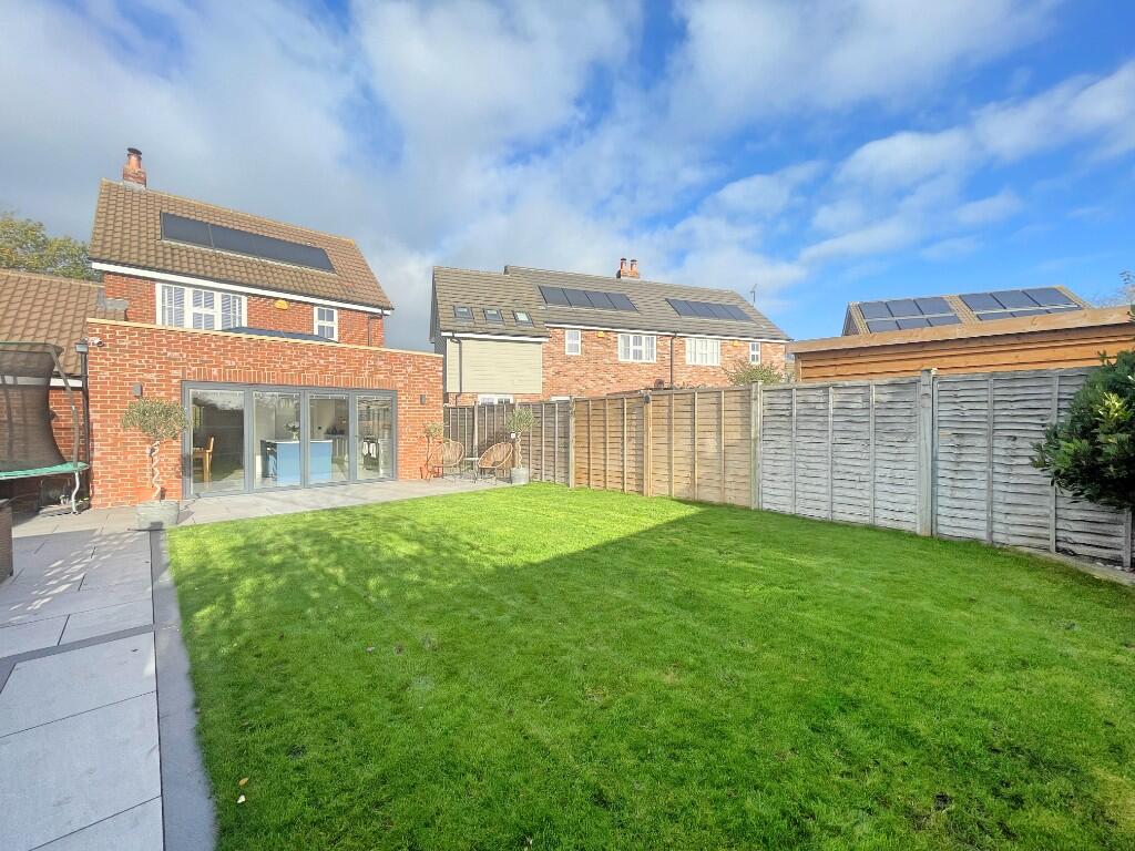 Benham Close, GOLDHANGER photo 2