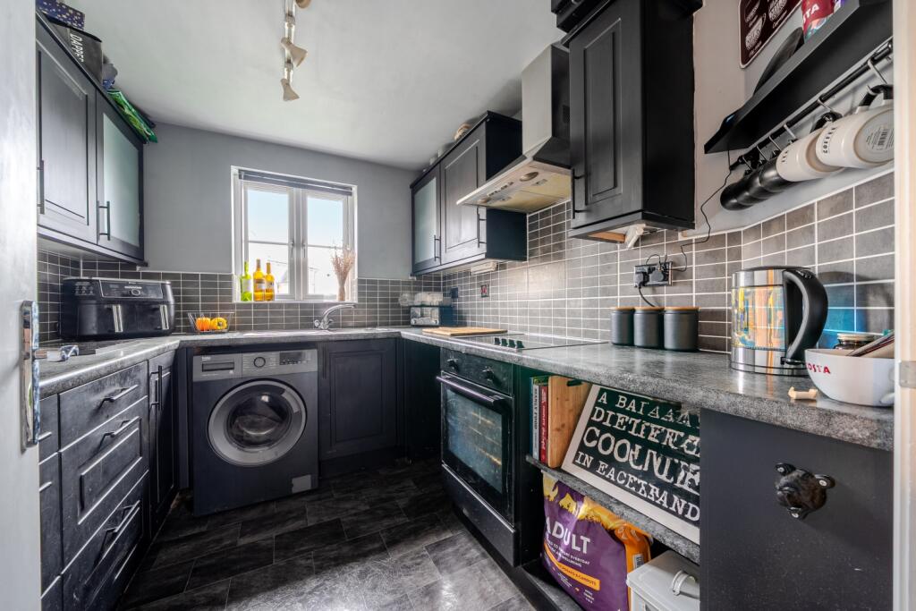 Harvester Court, 3 Poppy Terrace, Carterton, Oxfordshire, OX18 photo 3