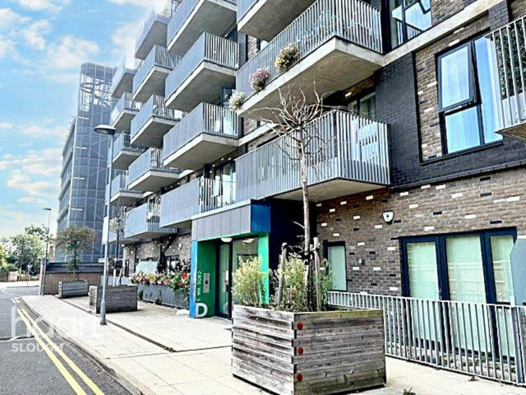 1-bed apartment on Windsor Road, Slough, £240,000