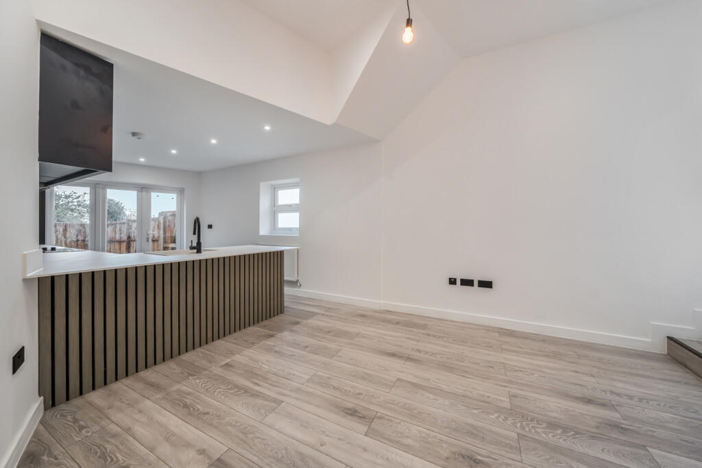 Knowles Hill Crescent, London photo 4