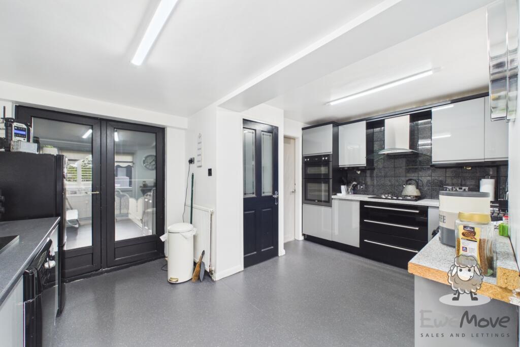 House in St Helens, Sutton - More