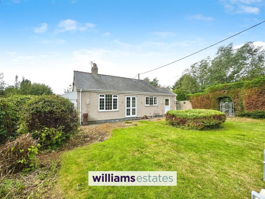4-bed bungalow on Pwll Y Bont, Meliden, LL19, £250,000