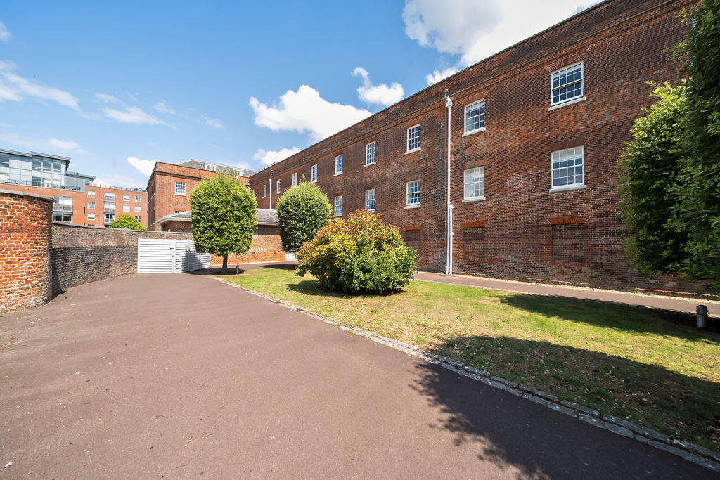 Apartment in Gosport, Hampshire - More