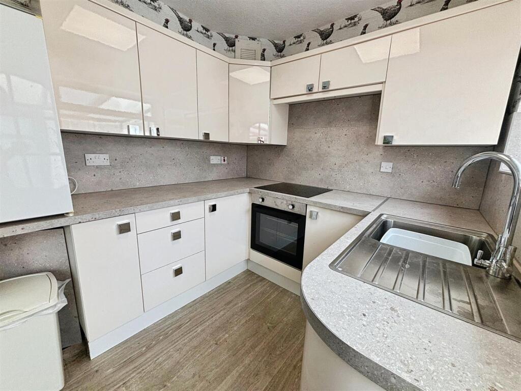 Additional image 5 of Reevy Avenue, Bradford, BD6 3EQ