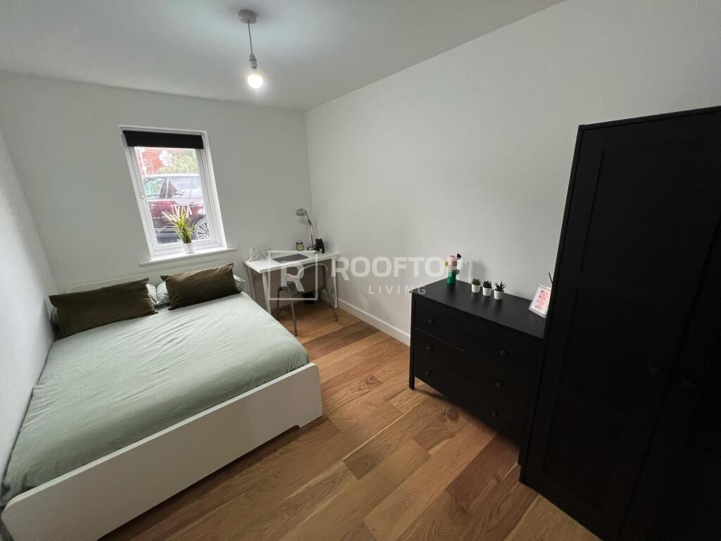 House in Leeds, West Yorkshire - View 4