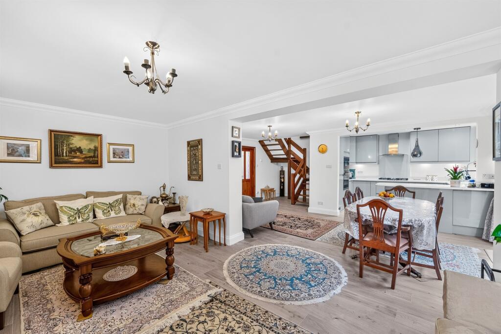 House in London, Mitcham - More