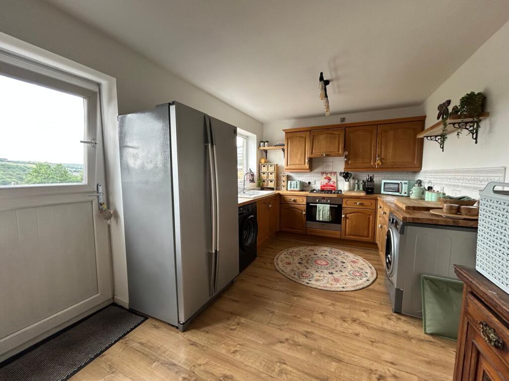 Pasture Avenue, Oakworth, Keighley, BD22 - View 5