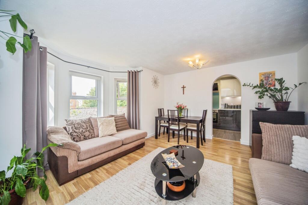 Apartment in Southampton - More