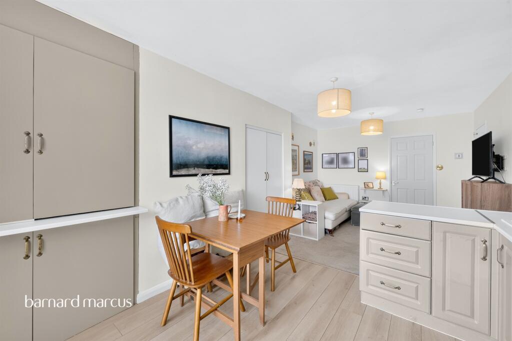 Apartment in Kingston upon Thames - More