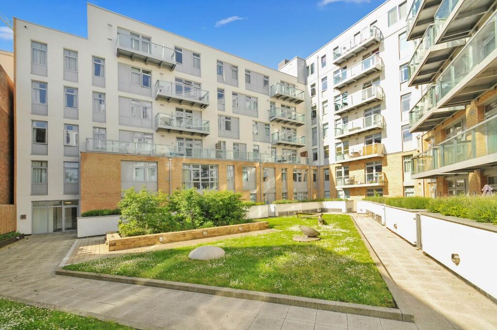 Main image of property: Salton Square, London, E14