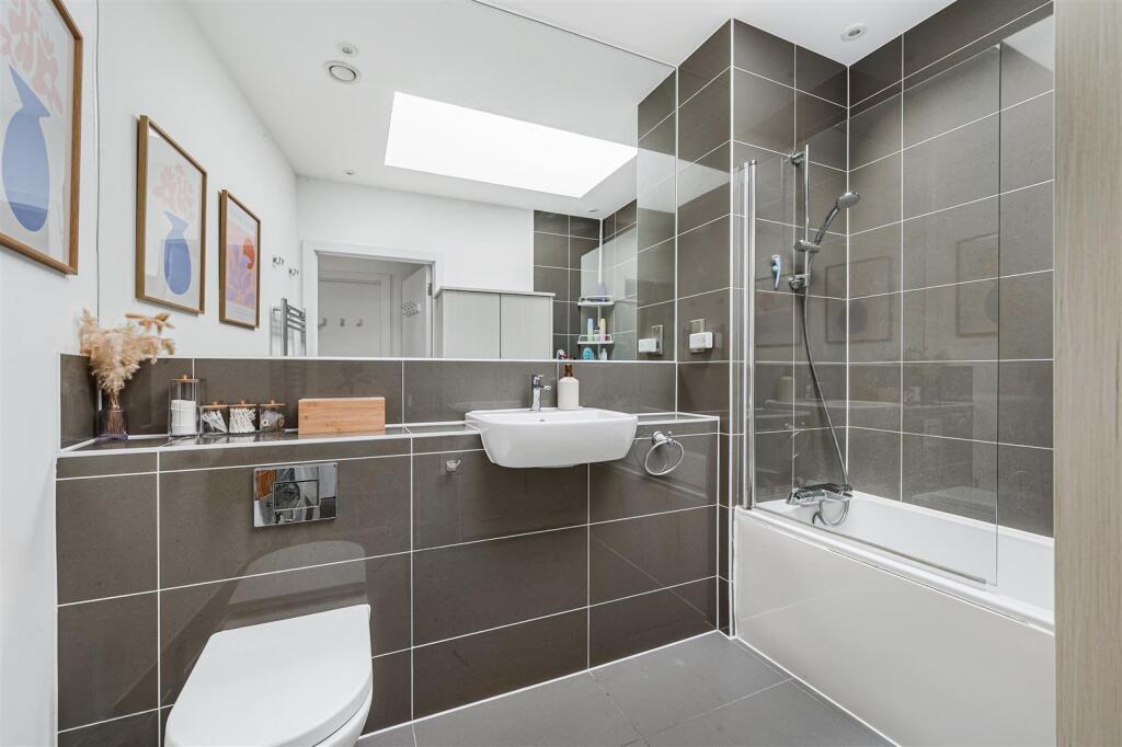 House in London - View 5