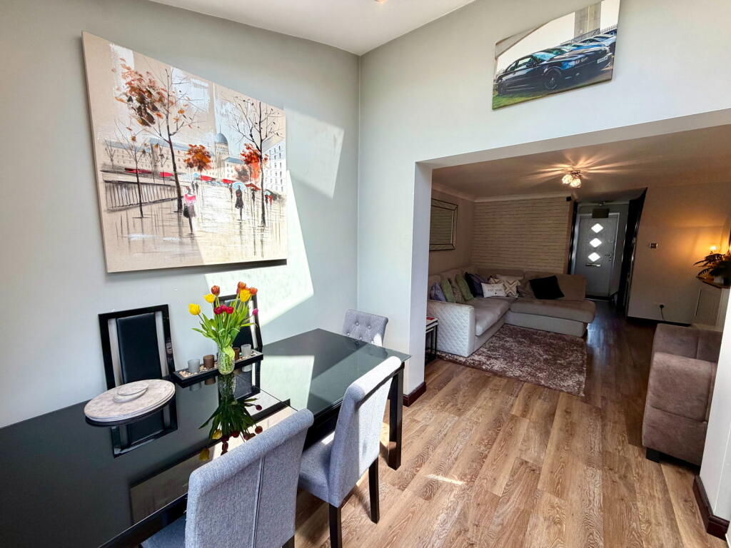 A Smartly Presented & Extended Property - A Perfect First Home In Hempstead photo 4