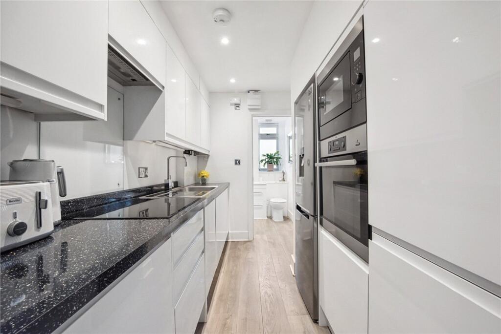 Apartment in Bromley - View 4