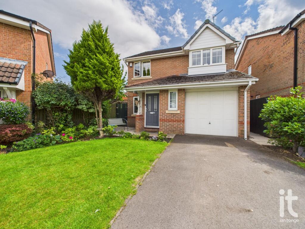 3-bed detached on Farcroft Close, Offerton, Stockport, SK2, £395,000