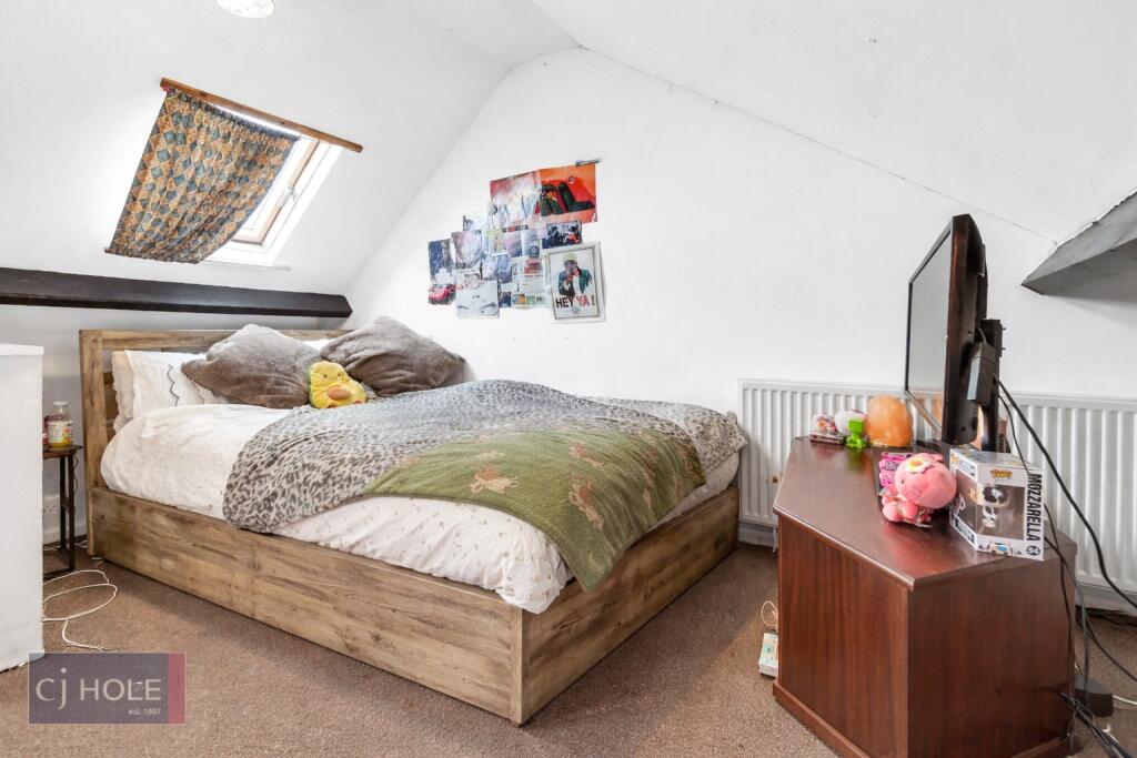 5 bedroom semi-detached house for rent