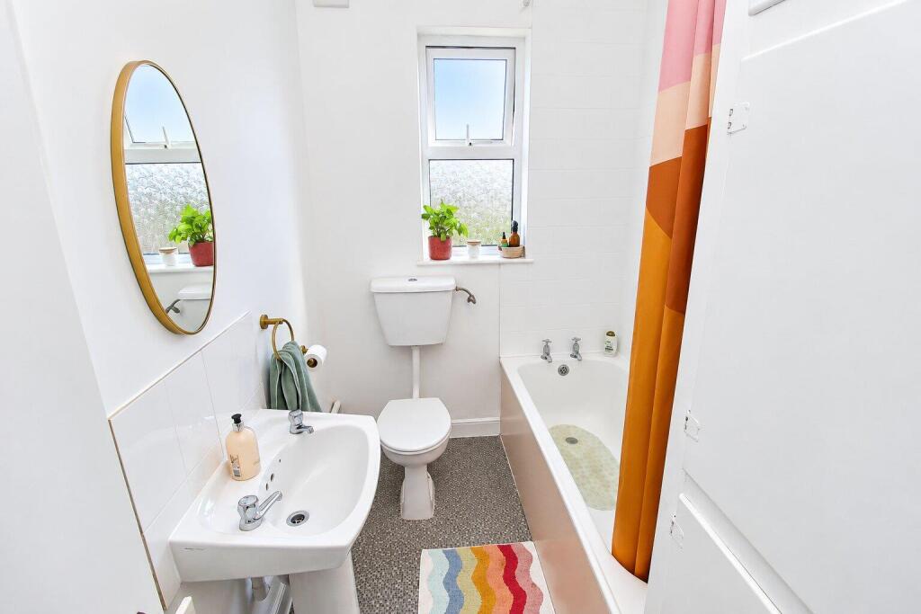 House in Wakefield - View 5