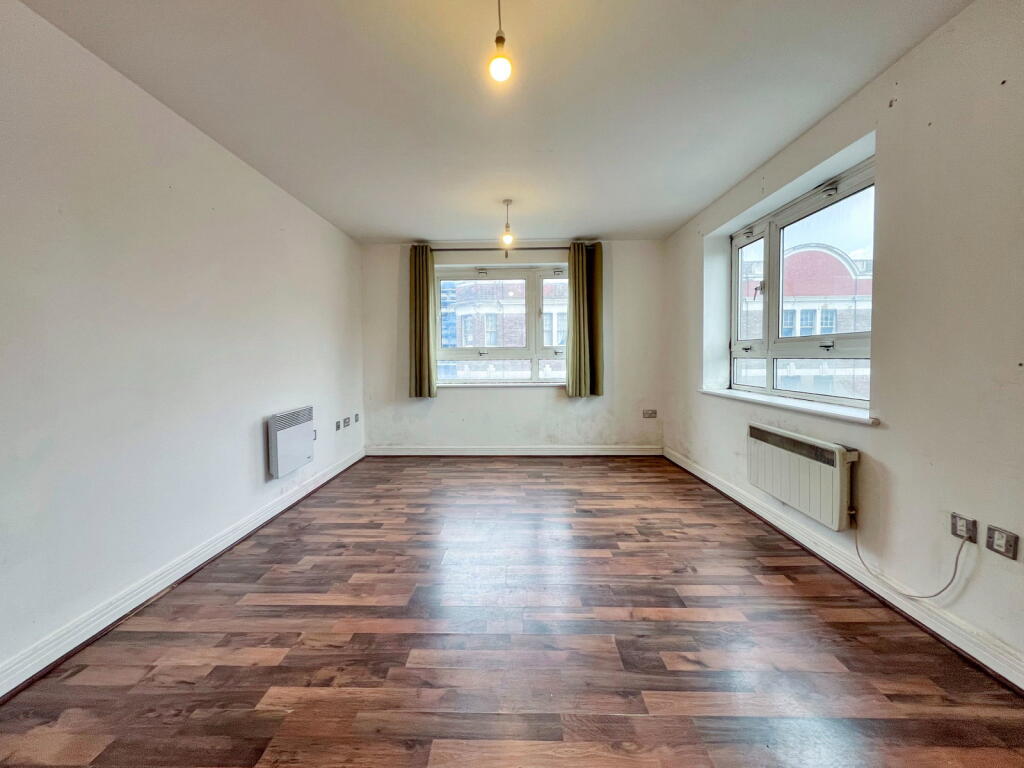 Apartment in Ilford - View 2