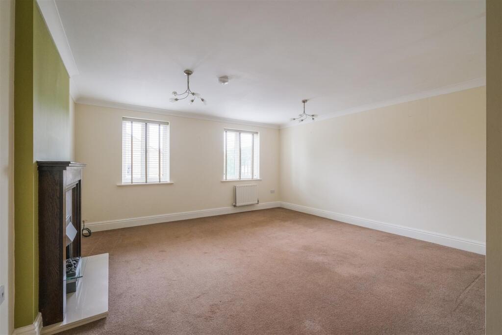 Larkfield Court, Brighouse photo 4