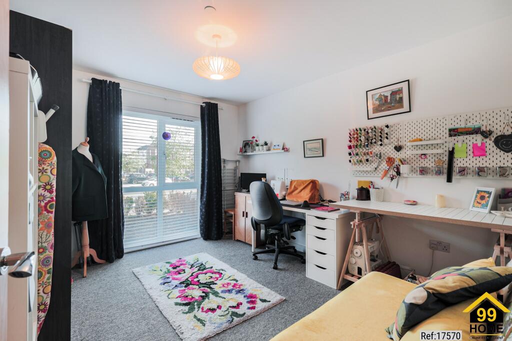 Apartment in Gloucester - View 3