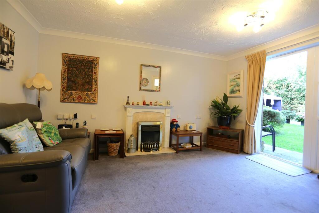 Apartment in Kingston upon Thames - View 4