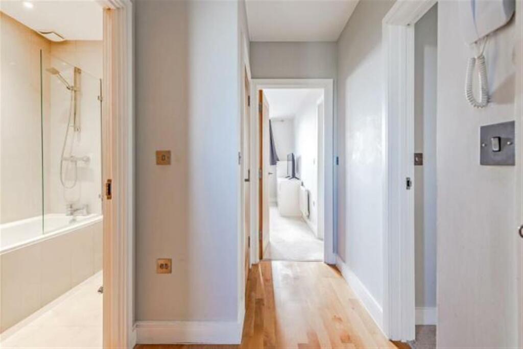 Apartment in Mid Sussex, East Grinstead - View 4