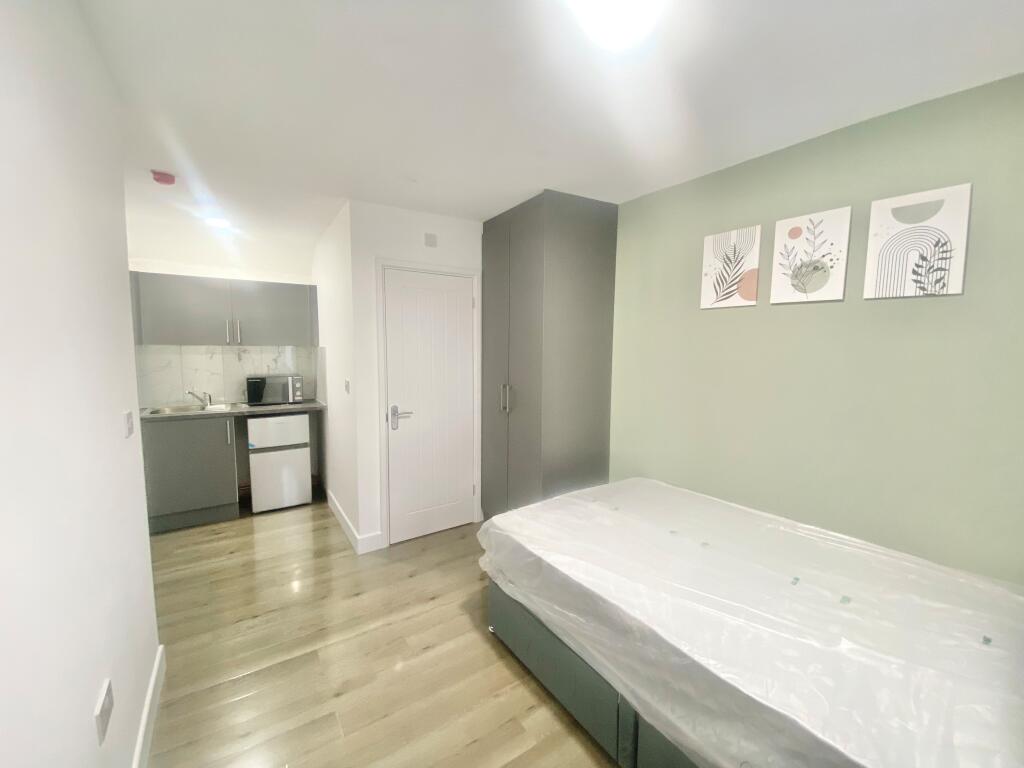 Main image of property: Park Avenue Grays