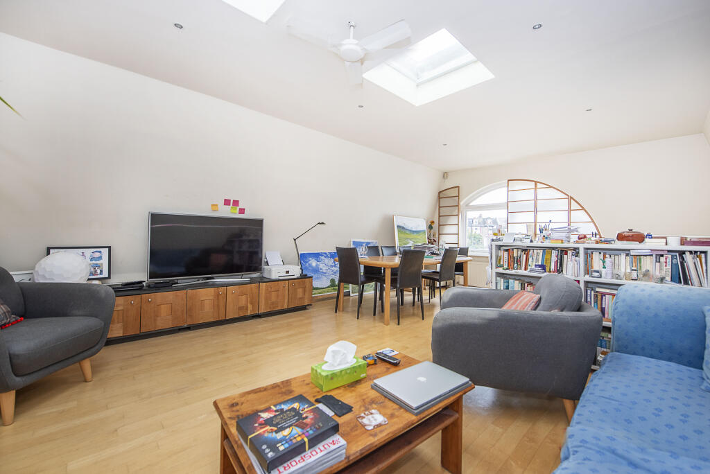 Cader Road, London, SW18 photo 4