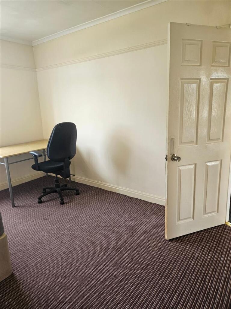 5 bedroom end of terrace house for rent