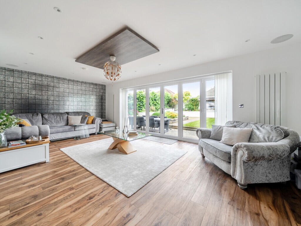 House in Wakefield, Hemsworth - View 2