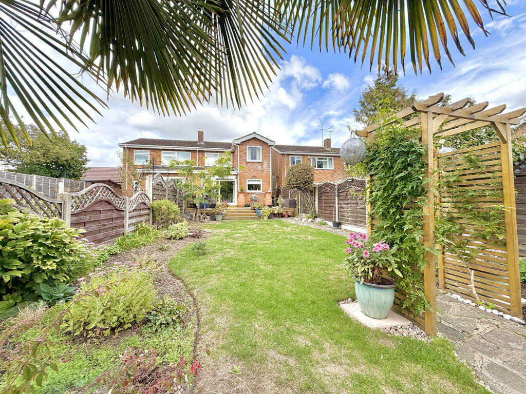 House in Dunstable, Central Bedfordshire - More