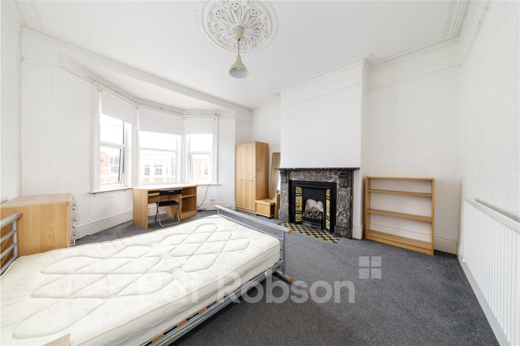 Apartment in Newcastle upon Tyne - View 5