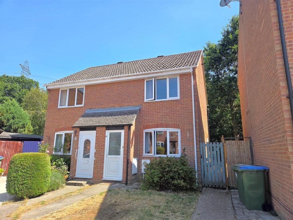 Main image of property: Stable Close, Titchfield Common