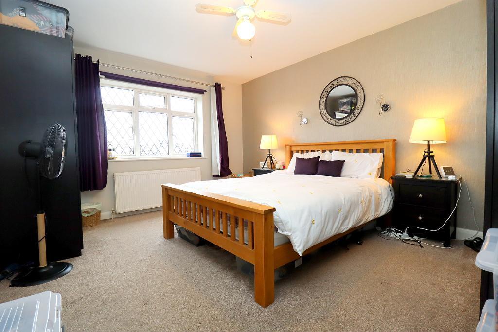Marston Gardens, Old Bedford Road Area, Luton, Bedfordshire, LU2 7DU photo 3