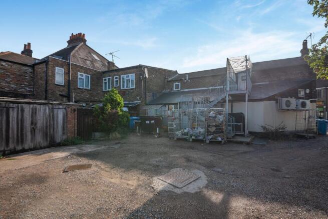 10 High Street, Datchet SL3 9EA