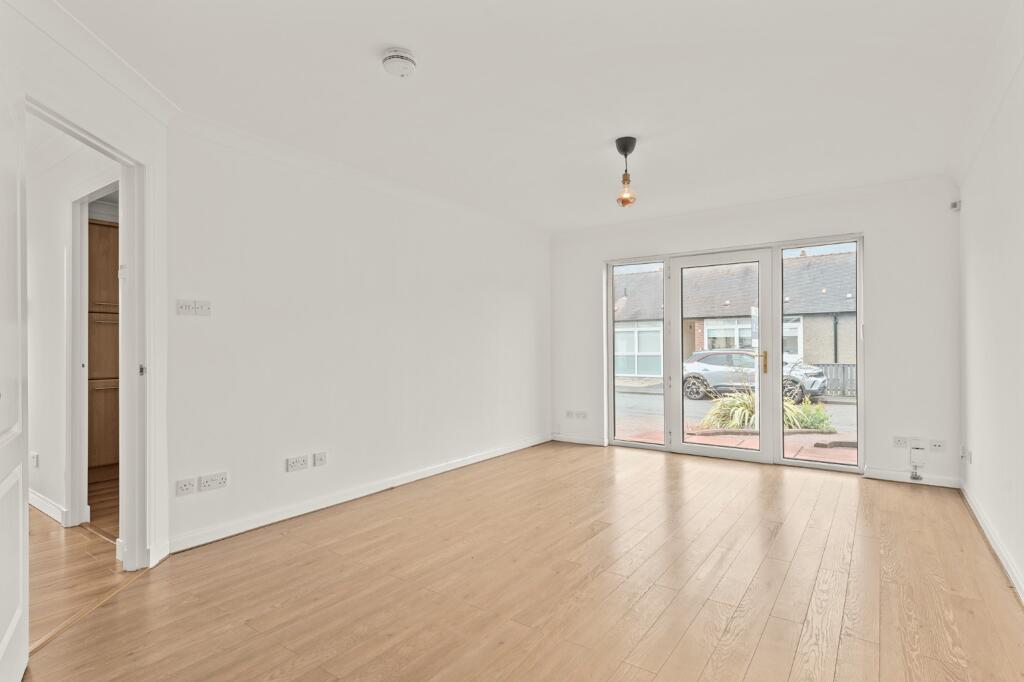 16 Waverley Road, Stenhousemuir, Larbert, Falkirk, FK5 3JB photo 2