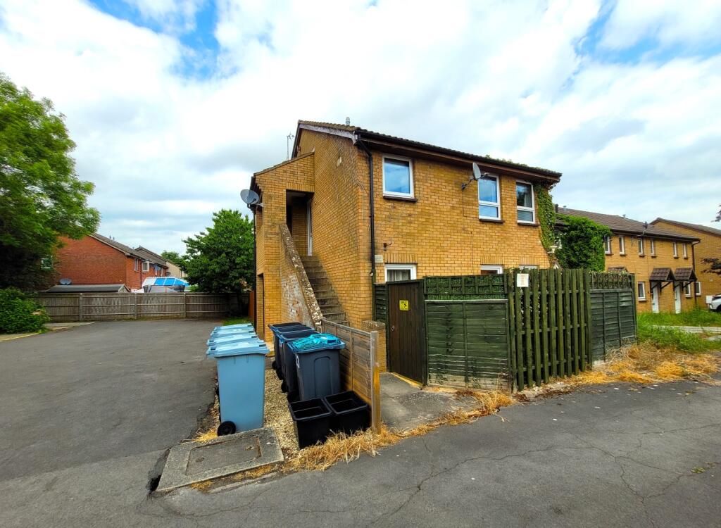 Main image of property: Heather Close, Carterton, Oxon, OX18 1TF