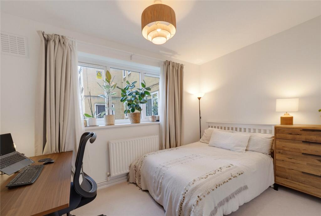 Apartment in London - View 5