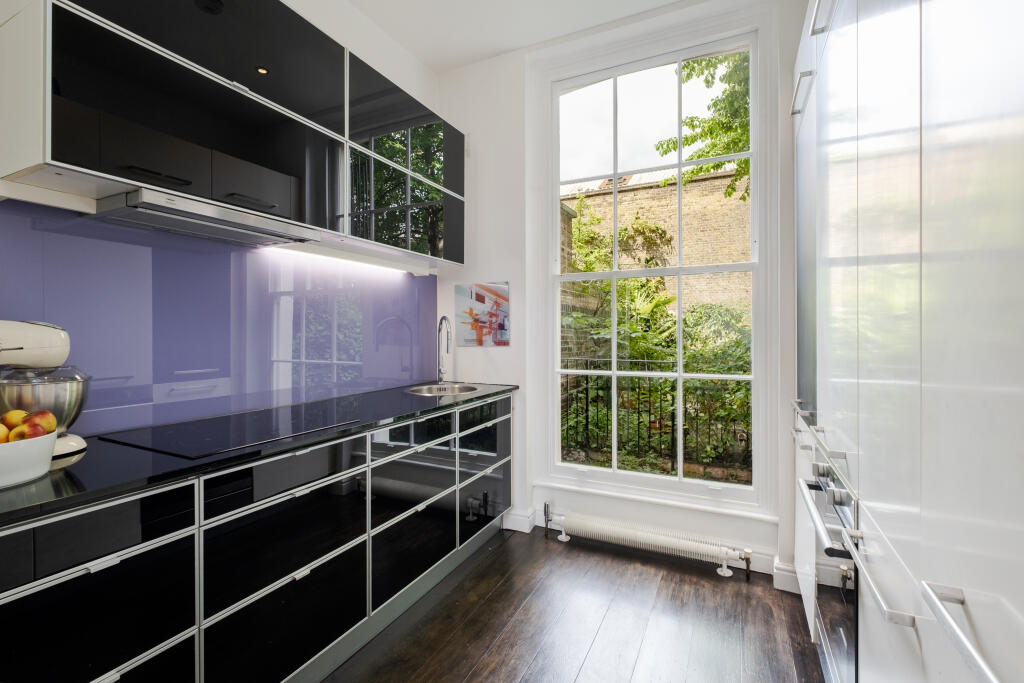 Cruikshank Street, London, WC1X - More