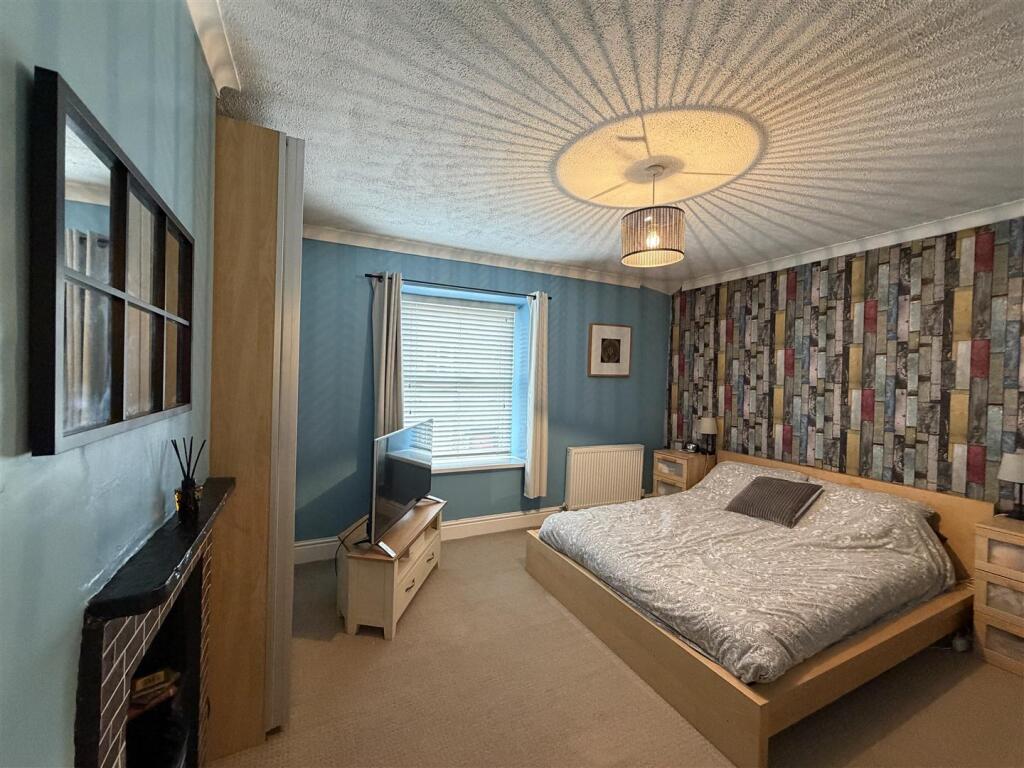 House in Oldham - View 5