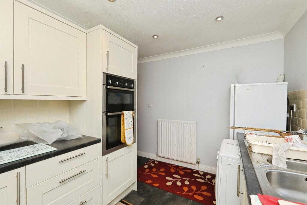 Redforde Park Drive, Retford photo 3