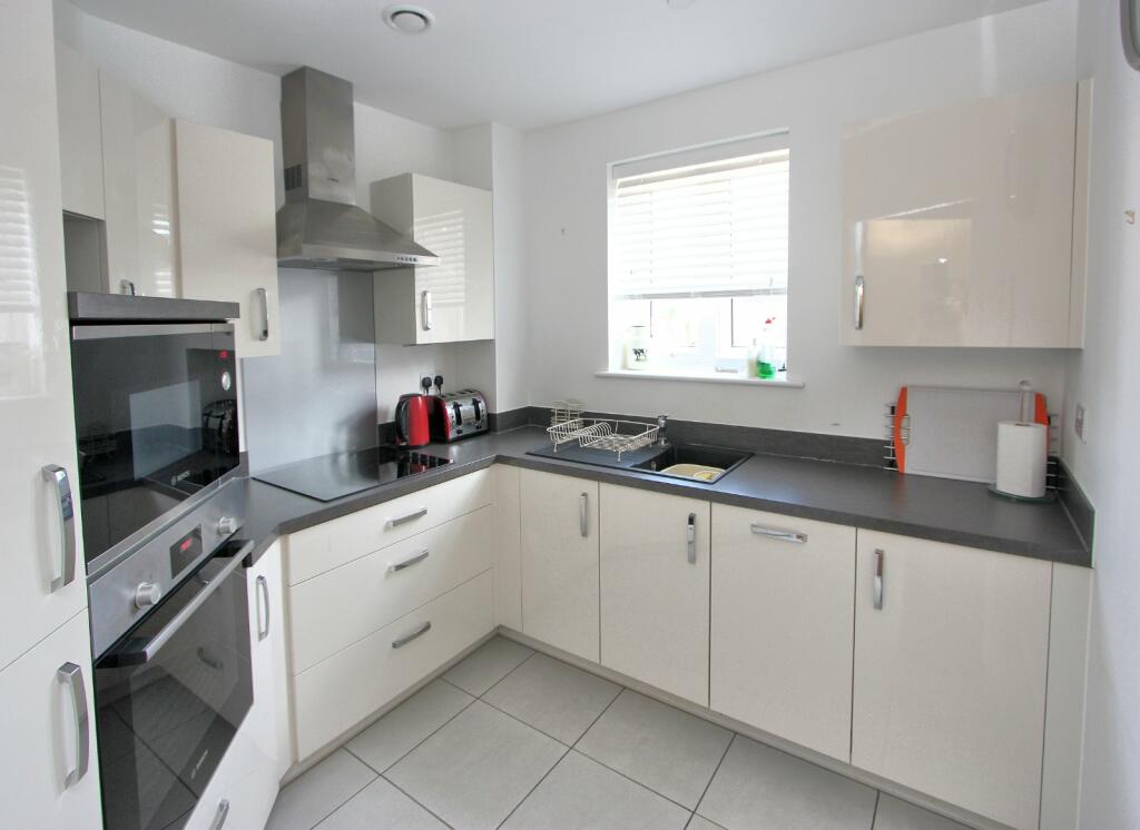 Lowe House, Knebworth, Hertfordshire, SG3 photo 3