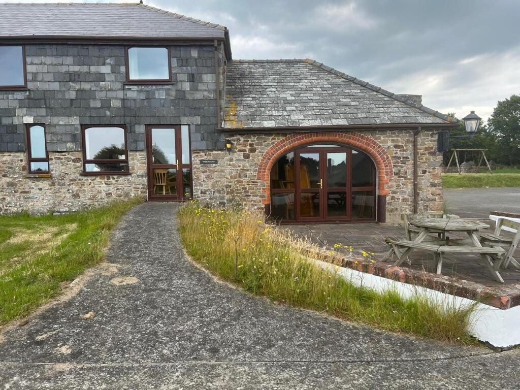 2-bed house on EX23, £215,000