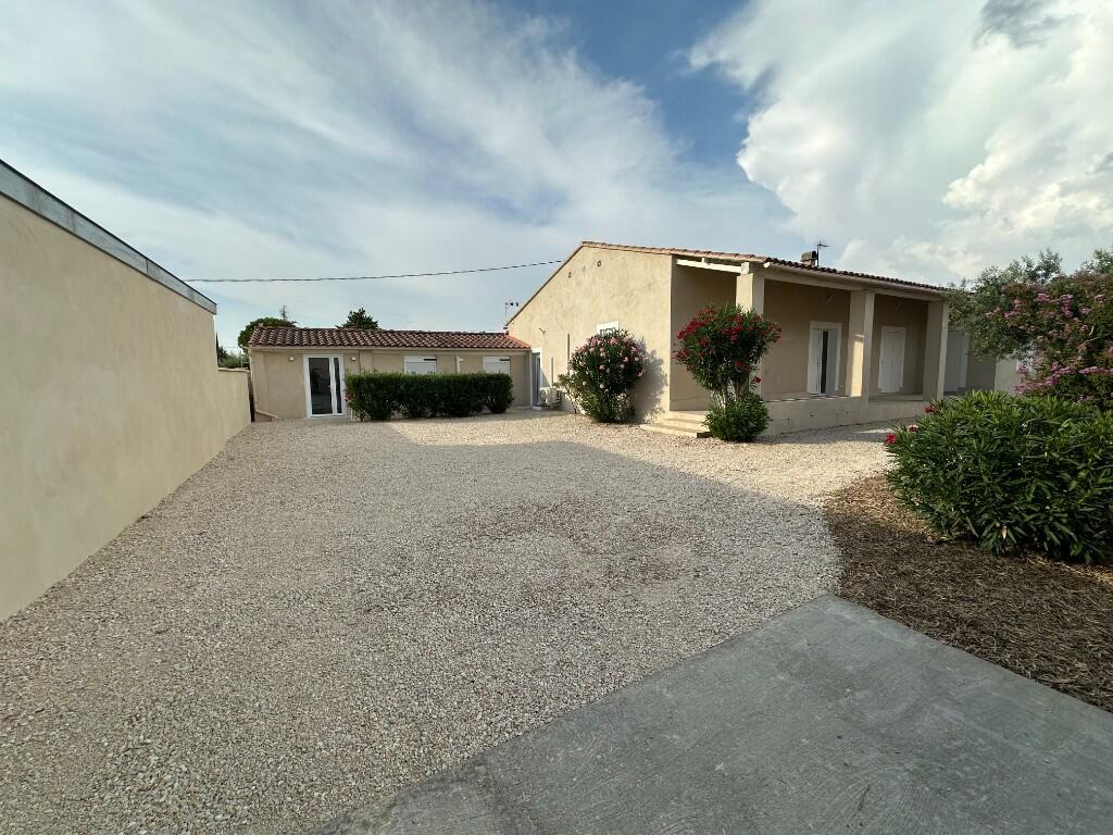 Main image of property: Entraigues-sur-la-Sorgue, Vaucluse, Provence-Alps-Cote d`Azur